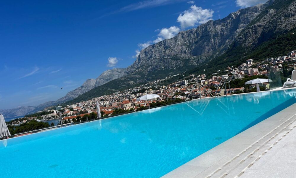 Deluxe two-bedroom apartment with pool access(4+1), Makarska Touristik, Croatia