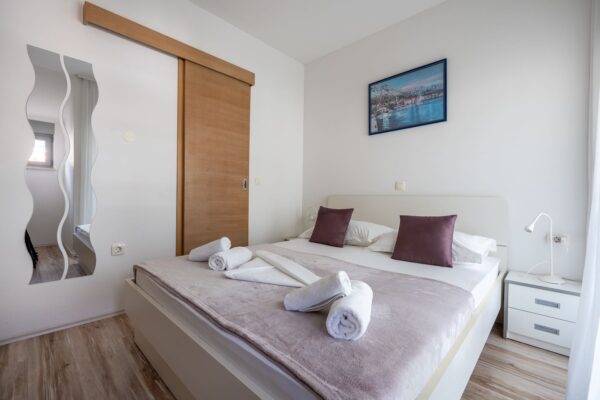 Gallery Thumbnail https://makarska-touristik.com/wp-content/uploads/2024/12/Beach-apartment-simic-room-for-two-1.jpg