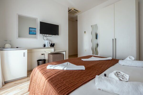 Gallery Thumbnail https://makarska-touristik.com/wp-content/uploads/2024/12/Beach-apartment-simic-room-for-two-4.jpg