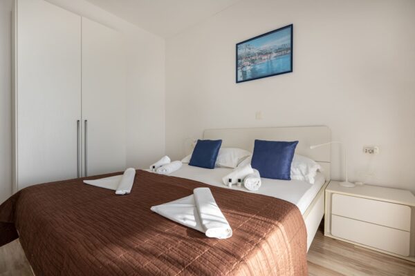Gallery Thumbnail https://makarska-touristik.com/wp-content/uploads/2024/12/Beach-apartment-simic-room-for-two-5.jpg
