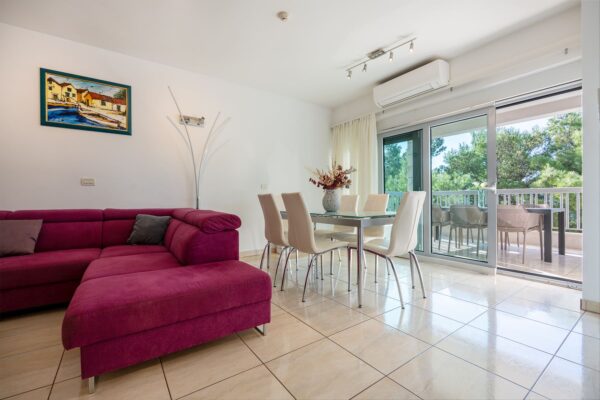 Gallery Thumbnail https://makarska-touristik.com/wp-content/uploads/2024/12/Beach-apartment-simic-three-bedroom-apartment-1-1.jpg