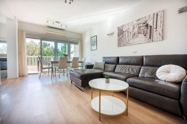 Gallery Thumbnail https://makarska-touristik.com/wp-content/uploads/2024/12/Beach-apartment-simic-three-bedroom-apartment-10-1.jpg