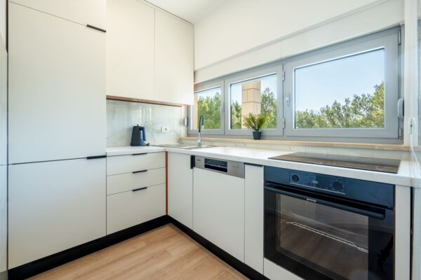 Gallery Thumbnail https://makarska-touristik.com/wp-content/uploads/2024/12/Beach-apartment-simic-three-bedroom-apartment-12-1.jpg