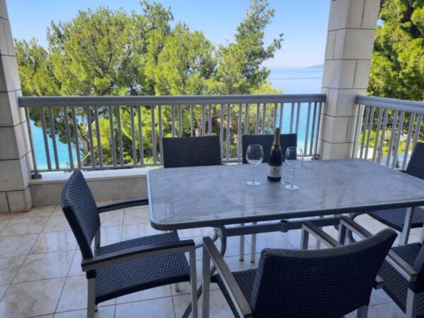 Gallery Thumbnail https://makarska-touristik.com/wp-content/uploads/2024/12/Beach-apartment-simic-three-bedroom-apartment-12.jpg