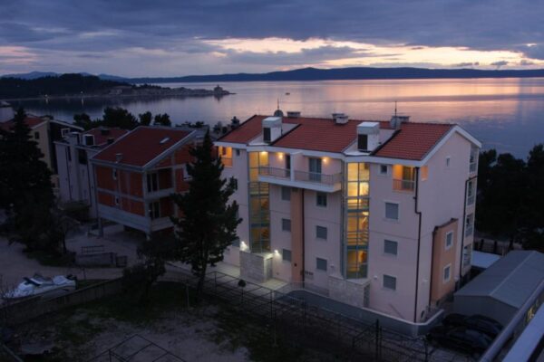 Gallery Thumbnail https://makarska-touristik.com/wp-content/uploads/2024/12/Beach-apartment-simic-three-bedroom-apartment-13.jpg