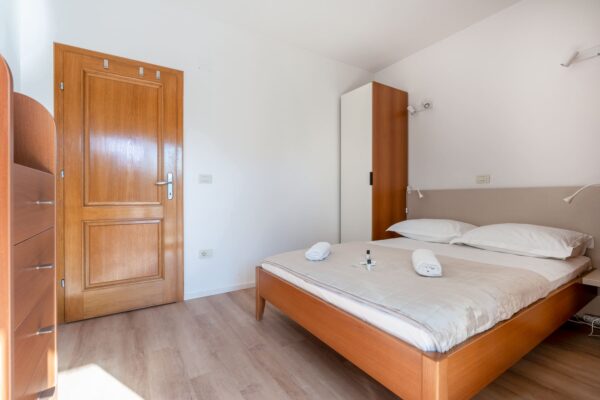 Gallery Thumbnail https://makarska-touristik.com/wp-content/uploads/2024/12/Beach-apartment-simic-three-bedroom-apartment-14-1.jpg