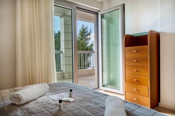 Gallery Thumbnail https://makarska-touristik.com/wp-content/uploads/2024/12/Beach-apartment-simic-three-bedroom-apartment-15-1.jpg