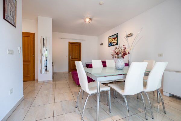 Gallery Thumbnail https://makarska-touristik.com/wp-content/uploads/2024/12/Beach-apartment-simic-three-bedroom-apartment-2-1.jpg