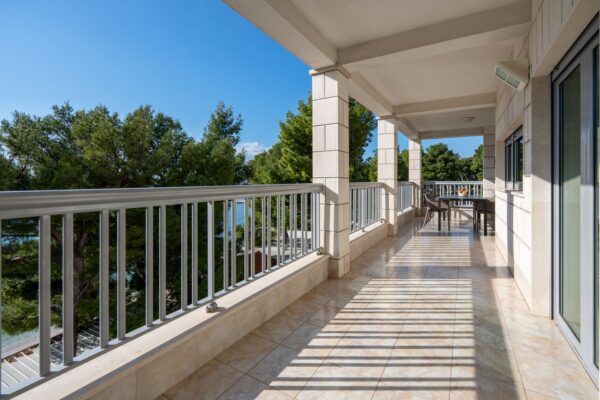 Gallery Thumbnail https://makarska-touristik.com/wp-content/uploads/2024/12/Beach-apartment-simic-three-bedroom-apartment-20.jpg