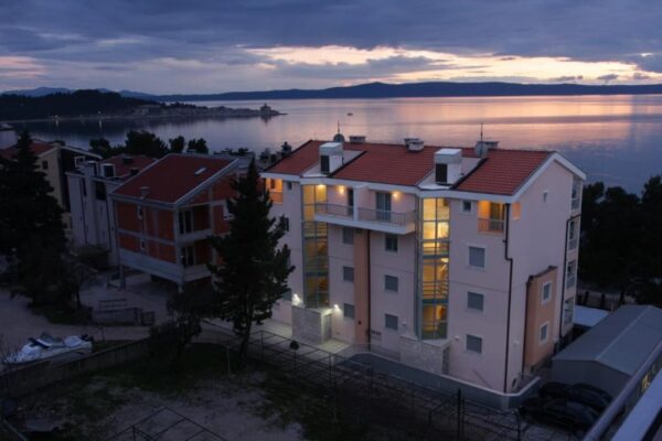 Gallery Thumbnail https://makarska-touristik.com/wp-content/uploads/2024/12/Beach-apartment-simic-three-bedroom-apartment-25.jpg