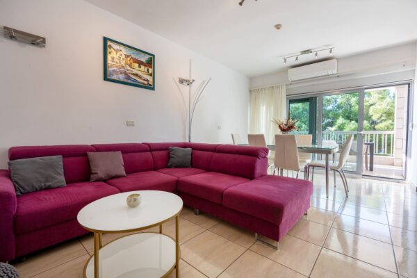 Gallery Thumbnail https://makarska-touristik.com/wp-content/uploads/2024/12/Beach-apartment-simic-three-bedroom-apartment-3-1.jpg