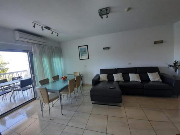 Gallery Thumbnail https://makarska-touristik.com/wp-content/uploads/2024/12/Beach-apartment-simic-three-bedroom-apartment-6.jpg