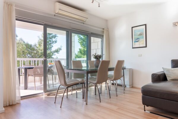 Gallery Thumbnail https://makarska-touristik.com/wp-content/uploads/2024/12/Beach-apartment-simic-three-bedroom-apartment-9-1.jpg