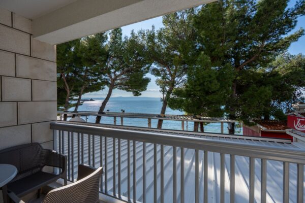 Gallery Thumbnail https://makarska-touristik.com/wp-content/uploads/2024/12/Beach-apartment-simic-two-bedroom-apartment-10.jpg