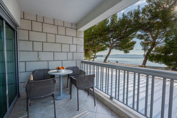 Gallery Thumbnail https://makarska-touristik.com/wp-content/uploads/2024/12/Beach-apartment-simic-two-bedroom-apartment-11.jpg