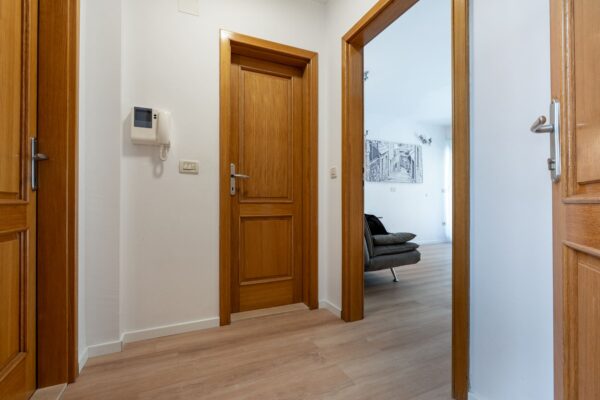 Gallery Thumbnail https://makarska-touristik.com/wp-content/uploads/2024/12/Beach-apartment-simic-two-bedroom-apartment-12.jpg