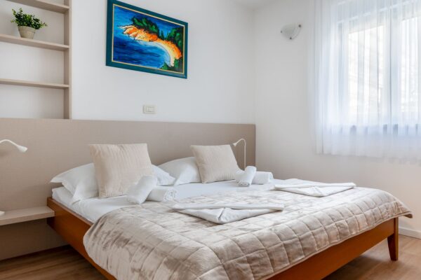 Gallery Thumbnail https://makarska-touristik.com/wp-content/uploads/2024/12/Beach-apartment-simic-two-bedroom-apartment-16.jpg