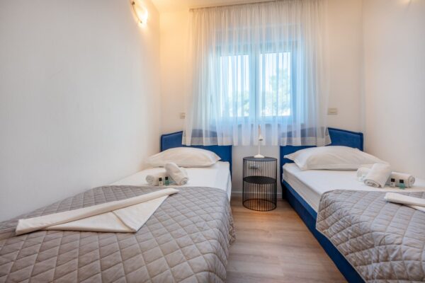 Gallery Thumbnail https://makarska-touristik.com/wp-content/uploads/2024/12/Beach-apartment-simic-two-bedroom-apartment-18.jpg