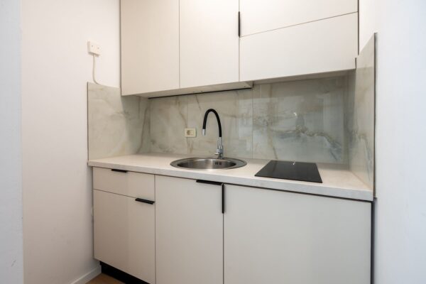 Gallery Thumbnail https://makarska-touristik.com/wp-content/uploads/2024/12/Beach-apartment-simic-two-bedroom-apartment-4-1.jpg