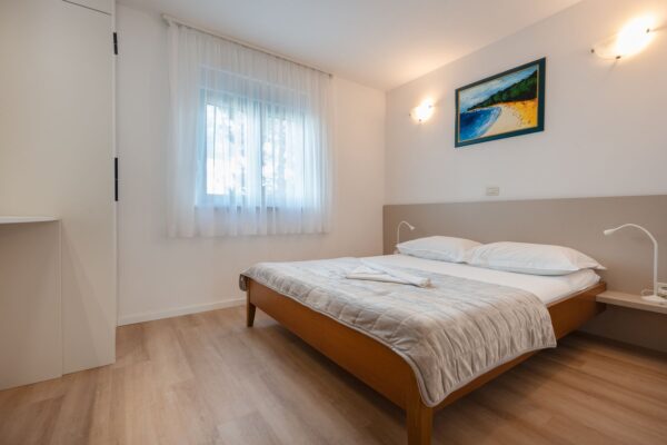 Gallery Thumbnail https://makarska-touristik.com/wp-content/uploads/2024/12/Beach-apartment-simic-two-bedroom-apartment-5-1.jpg