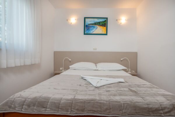 Gallery Thumbnail https://makarska-touristik.com/wp-content/uploads/2024/12/Beach-apartment-simic-two-bedroom-apartment-6-1.jpg
