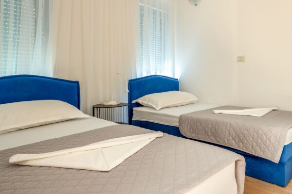 Gallery Thumbnail https://makarska-touristik.com/wp-content/uploads/2024/12/Beach-apartment-simic-two-bedroom-apartment-7-1.jpg