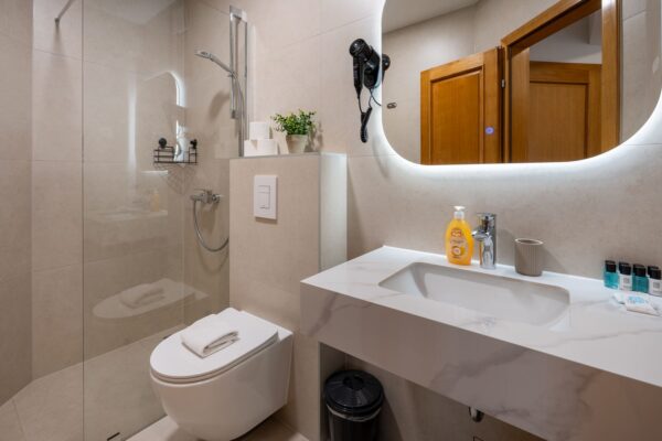 Gallery Thumbnail https://makarska-touristik.com/wp-content/uploads/2024/12/Beach-apartment-simic-two-bedroom-apartment-8-2.jpg