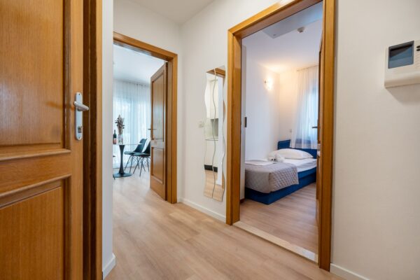 Gallery Thumbnail https://makarska-touristik.com/wp-content/uploads/2024/12/Beach-apartment-simic-two-bedroom-apartment-9.jpg
