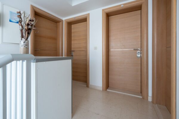 Gallery Thumbnail https://makarska-touristik.com/wp-content/uploads/2026/02/Beach-apartment-simic-seaview-room-11.jpg