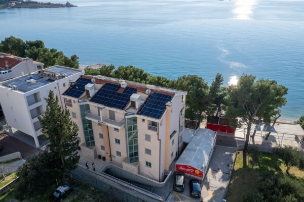 Gallery Thumbnail https://makarska-touristik.com/wp-content/uploads/2026/02/Beach-apartment-simic-seaview-room-12.jpg