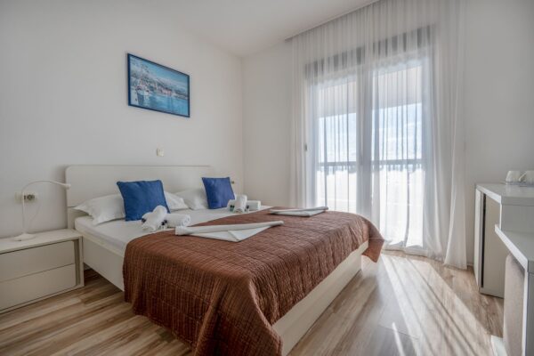 Gallery Thumbnail https://makarska-touristik.com/wp-content/uploads/2026/02/Beach-apartment-simic-seaview-room-5.jpg