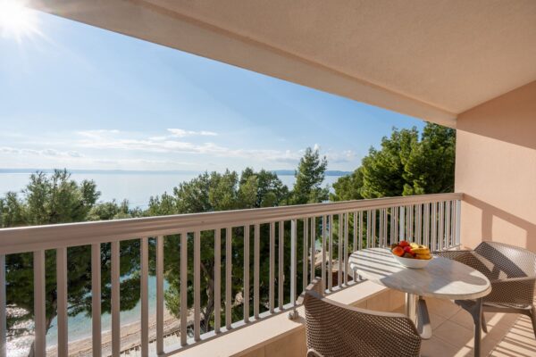 Gallery Thumbnail https://makarska-touristik.com/wp-content/uploads/2026/02/Beach-apartment-simic-seaview-room-8.jpg