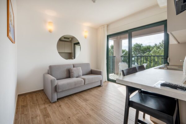 Gallery Thumbnail https://makarska-touristik.com/wp-content/uploads/2026/02/Makarska-beach-apartments-lucija-21-2-1.jpg
