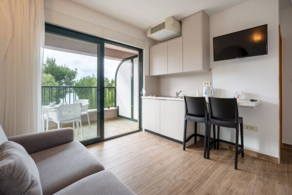 Gallery Thumbnail https://makarska-touristik.com/wp-content/uploads/2026/02/Makarska-beach-apartments-lucija-21-3-1.jpg