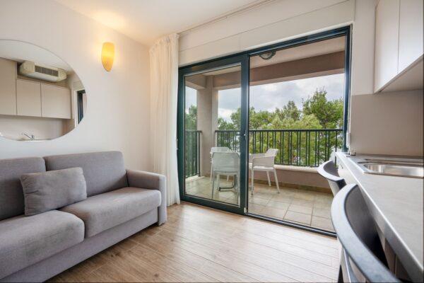Gallery Thumbnail https://makarska-touristik.com/wp-content/uploads/2026/02/Makarska-beach-apartments-lucija-21-4-1.jpg