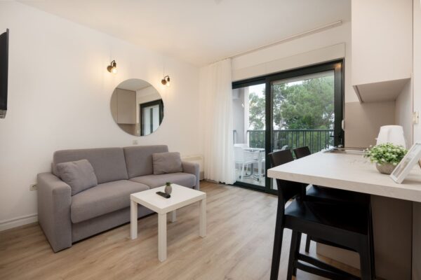 Gallery Thumbnail https://makarska-touristik.com/wp-content/uploads/2026/02/Makarska-beach-apartments-lucija-21-5.jpg