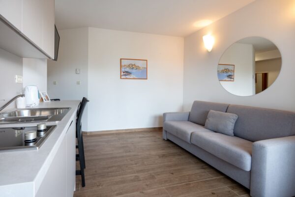 Gallery Thumbnail https://makarska-touristik.com/wp-content/uploads/2026/02/Makarska-beach-apartments-lucija-21-6-1.jpg