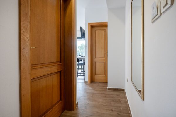 Gallery Thumbnail https://makarska-touristik.com/wp-content/uploads/2026/02/Makarska-beach-apartments-lucija-21-7-1.jpg