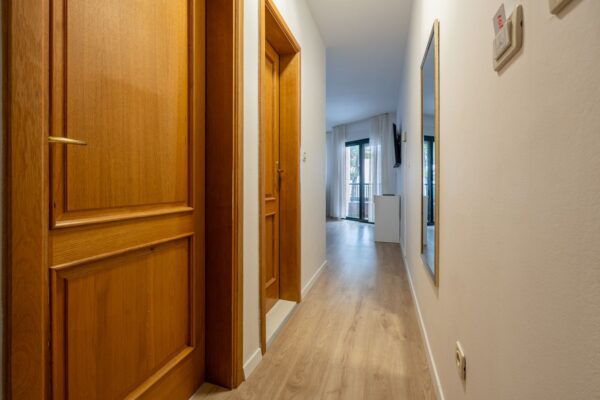 Gallery Thumbnail https://makarska-touristik.com/wp-content/uploads/2026/02/Makarska-beach-apartments-lucija-22-4-1.jpg