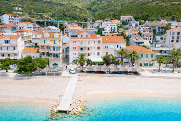 Gallery Thumbnail https://makarska-touristik.com/wp-content/uploads/2026/03/Beachfront-Villa-Sunce-Podgora-2-1-1.png