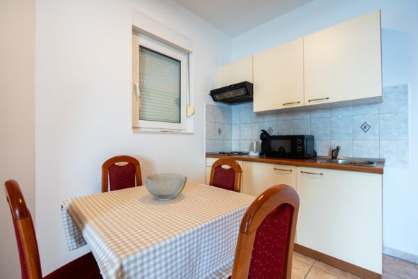Gallery Thumbnail https://makarska-touristik.com/wp-content/uploads/2026/03/Seaview-Villa-Sunce-Podgora-A2-2-11.jpg