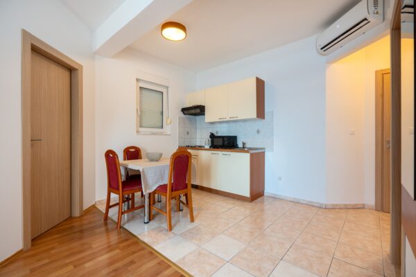 Gallery Thumbnail https://makarska-touristik.com/wp-content/uploads/2026/03/Seaview-Villa-Sunce-Podgora-A2-2-6.jpg