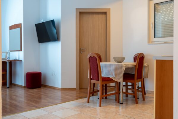 Gallery Thumbnail https://makarska-touristik.com/wp-content/uploads/2026/03/Seaview-Villa-Sunce-Podgora-A2-2-8.jpg