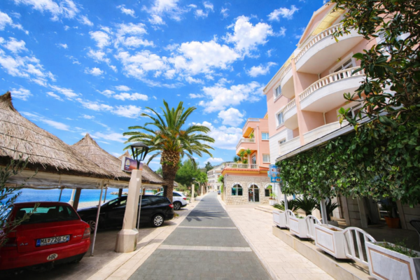 Gallery Thumbnail https://makarska-touristik.com/wp-content/uploads/2026/03/Seaview-Villa-Sunce-Podgora-A5-2-21.png