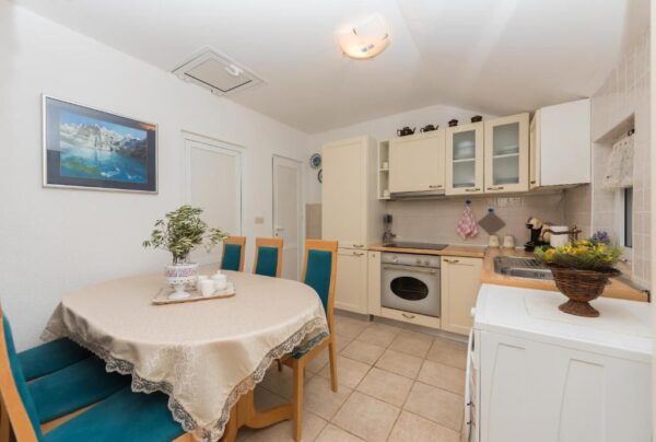 Gallery Thumbnail https://makarska-touristik.com/wp-content/uploads/2026/05/Apartman-Listun-10.jpg
