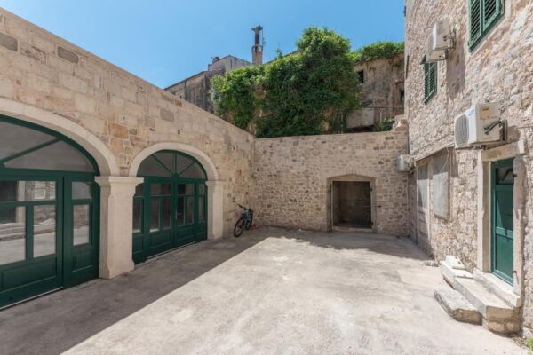 Gallery Thumbnail https://makarska-touristik.com/wp-content/uploads/2026/05/Apartman-Listun-2.jpg