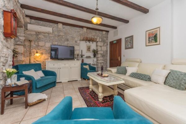 Gallery Thumbnail https://makarska-touristik.com/wp-content/uploads/2026/05/Apartman-Listun-5.jpg