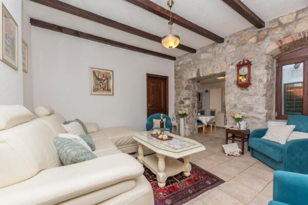 Gallery Thumbnail https://makarska-touristik.com/wp-content/uploads/2026/05/Apartman-Listun-7.jpg