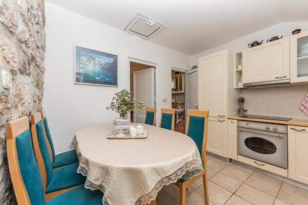 Gallery Thumbnail https://makarska-touristik.com/wp-content/uploads/2026/05/Apartman-Listun-9.jpg