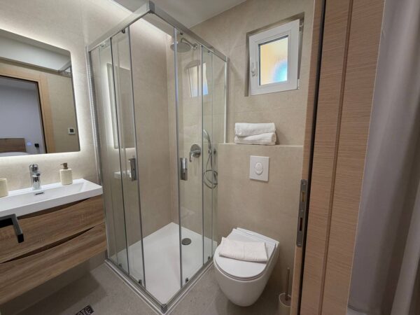 Gallery Thumbnail https://makarska-touristik.com/wp-content/uploads/2026/06/Sunset-apartman-Tucepi-11.jpg